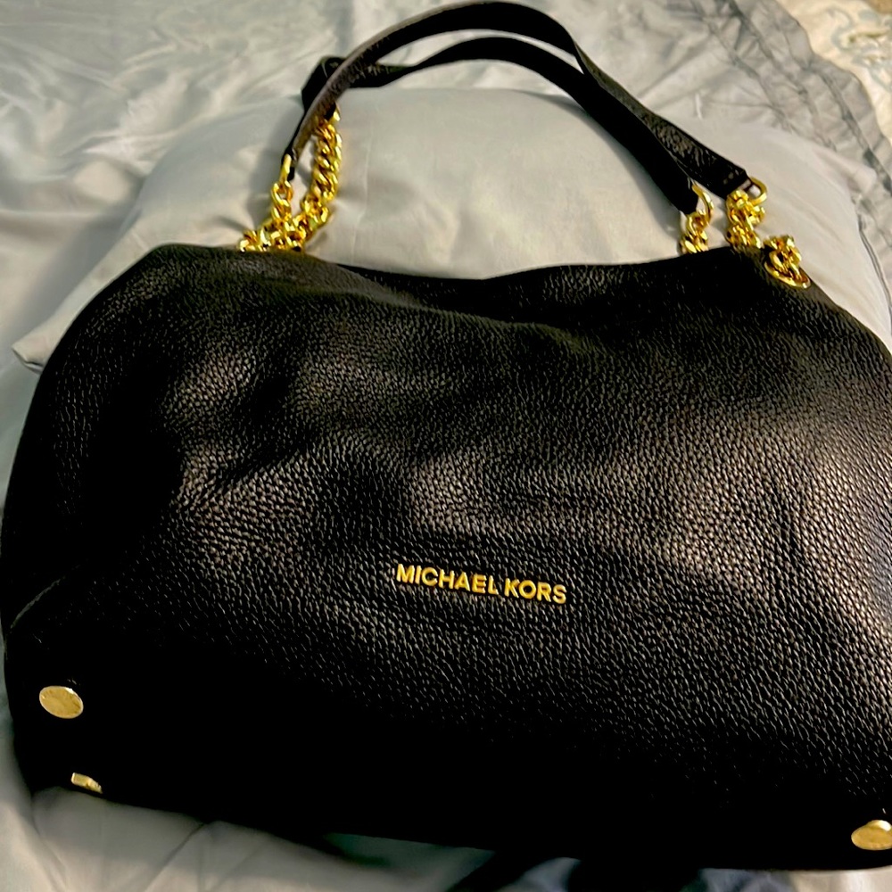 Gently used Michael Kors bag .. smoke free home